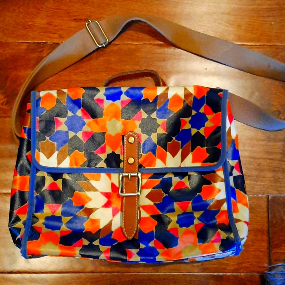 Fossil purse with adjustable strap. PVC coated textile.